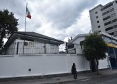 En los exteriores de la Embajada de México en Quito se encontraban siete efectivos preventivos, tres de Mantenimiento del Orden y personal de Inteligencia.