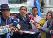 El activista ambiental y excandidato presidencial acudió a la Corte Constitucional para presentar la demanda.