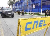 Exteriores de las oficinas de CNEL, situada en La Garzota.