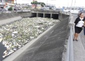 EL CANAL QUE ESTÁ EN EL REDONDEL DE LAS ORQUÍDEAS, NORTE DE LA CIUDAD,  ESTÁ REPLETA DE BASURA, 13 DE MARZO DEL 2024- AMELIA ANDRADE Guayaquil-Ecuador Agencia (Ag-ecpreso)