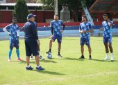 El entrenador Ever Hugo Almeida dialogó con varios de los refuerzos de El Nacional.