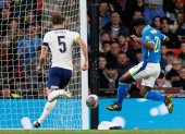 London (United Kingdom), 23/03/2024.- Endrick of Brazil scores the 0-1 goal during the friendly international soccer match between England and Brazil in London, Britain, 23 March 2024. (Futbol, Amistoso, Brasil, Reino Unido, Londres) EFE/EPA/TOLGA AKMEN
