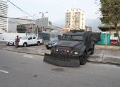 En el sitio, hay un fuerte contingente policial y militar