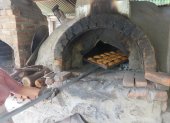 Preparación. Los panes son elaborados en un gran horno ancestral hecho de bahareque y ladrillo.