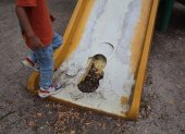 Una resbaladera con daños imposibilita que niños la utilicen. Esta estructura está ubicada en el parque El Cigarro, en Mirtos entre Ficus y Las Monjas.