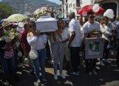 Familiares y amigos despiden a la niña Camila Gómez Ortega quien fue asesinada, en el municipio de Taxco, en Guerrero (México).