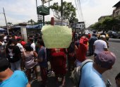 Los comerciantes realizaron una protesta, la mañana de este viernes 5 de abril.