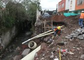 En el conjunto Las Palmas se coloca un colector con mayor capacidad. Además, se realiza el mejoramiento del suelo para evitar deslizamientos.