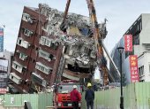 Un gigantesco brazo metálico destroza la parte superior del edificio Urano. Una semana después, este municipio de poco más de 100.000 habitantes intenta pasar página del sismo más fuerte en los últimos 25 años.