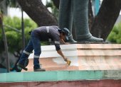 La base del monumento a Víctor Emilio Estrada fue pintada.