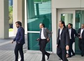 Carlos Pólit en los exteriores de sede judicial.