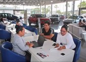 Hecho. La industria automotriz busca cambiar su estrategia, enfocando la venta en otro segmento o con ofertas.
