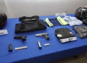 Uniformes de agentes policiales y de tránsito fueron decomisados.