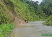 En el kilómetros 72 de la vía Cuenca- Molleturo- El Empalme está parcialmente habilitada por un derrumbe