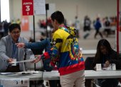 Ecuatorianos en España se pronuncian respecto al Referéndum y Consulta Popular 2024 en el IFEMA en Madrid, este domingo.