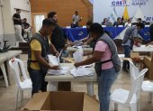 El escrutinio de las personas privadas de libertad y del programa voto en casa se dio esta tarde en CNE Guayas.