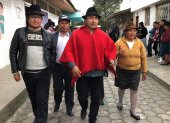 Iza esperó los resultados de la consulta popular en la sede del Movimiento Indígena y Campesino de Cotopaxi (MICC).