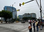 A las personas se les complica cruzar en las avenidas