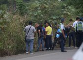 Guayaquil. El cuerpo estaba sobre la maleza a un costado de la vía.