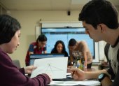 Estudiantes. Aplican las matemáticas en la resolución de problemas, en el ámbito empresarial y científico.