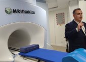 Tecnología. El equipo combina la resonancia magnética y la radioterapia de precisión en un solo dispositivo con la visualización del tumor en tiempo real durante todo el tratamiento.