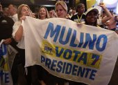 Simpatizantes del candidato José Raúl Mulino, el delfín del inhabilitado exgobernante Ricardo Martinelli, celebran en la sede de campaña del candidato este domingo, en Ciudad de Panamá