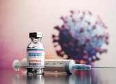 AstraZeneca retirará del mercado de la UE su vacuna contra el Covid-19 por un excedente del fármaco.