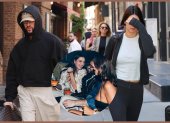 Bad Bunny & Kendall Jenner fueron vistos saliendo de The Greenwich Hotel esta mañana en Nueva York
