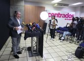 El candidato presidencial opositor de Venezuela Enrique Márquez ofrece una rueda de prensa este martes en Caracas (Venezuela).