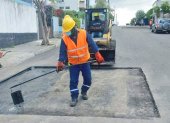 En la av. Oswaldo Guayasamín, en el tramo entre el puente del río Machángara hacia Cumbayá, se iniciaron los trabajos.