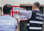 Autoridades municipales clausuraron dos establecimientos que operaban como clínicas de rehabilitación.