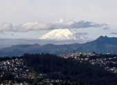 El clima despejado permite ver al volcán Cotopaxi nítido.