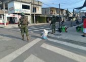 Los militares controlan las calles de los barrios más conflictivos de Puerto Bolívar, Machala.