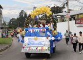 Con un desfile los moradores de la Merced celebraron el sexagésimo aniversario de parroquialización.