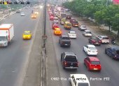 La congestión vehicular se intensificó en la intersección de la vía Perimetral con la avenida Casuarina.