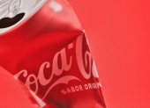Coca-Cola ha presentando diferentes campañas de marketing a lo largo de su historia que implicado cambiar su logo.