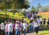 Decenas de personas participaron de la caminata en el parque Cuscungo.