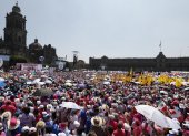 Miles de ciudadanos y organizaciones de oposición se manifestaron este domingo 19 de mayo en el Zócalo, en Ciudad de México.