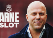 Liverpool oficializó a su nuevo entrenador, Arne Slot.