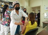 La vacunación contra el COVID-19 se retoma en Ecuador, a partir de finales de mayo.