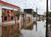Salto. Así se observa una calle inundada en esta ciudad de Uruguay.