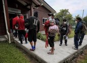 Migrantes hondureños son atendidos en el Centro de Atención al Migrante Retornado (CAMR) de Omoa, en el Caribe hondureño,