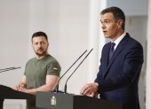 Pedro Sánchez y Volodimir Zelenski, se dirigen a una conferencia de prensa conjunta tras su reunión en el Palacio de La Moncloa,