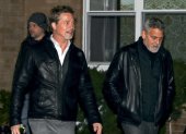Los actores George Clooney y Brad Pitt.