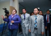 El ministro de Salud Pública, Franklin Encalada, en un recorrido por un hospital.