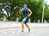 Richard Cueva Íñiguez durante la competencia de triatlón en Manta.