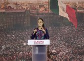 La candidata oficialista a la presidencia de México, Claudia Sheinbaum, habla durante una conferencia de prensa este lunes en la Ciudad de México (México).