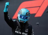 George Russell, de Mercedes, celebra la segunda pole en toda su carrera deportiva.