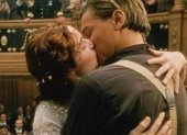 Los pasionales besos de Rose DeWitt Bukater y Jack Dawson.