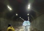 El Municipio de Baños restringió el ingreso a la ciudad debido a la presencia de agua, lodo y rocas en varias calles.